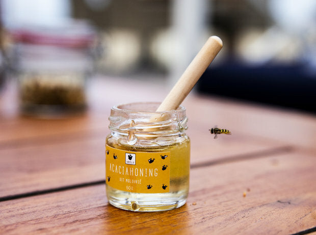 Honingpotje met lepeltje