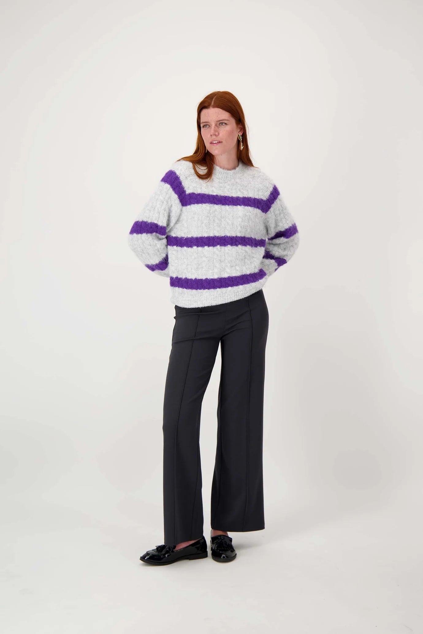 Zusss streep kabeltrui met ballonmouw mid grey mid purple