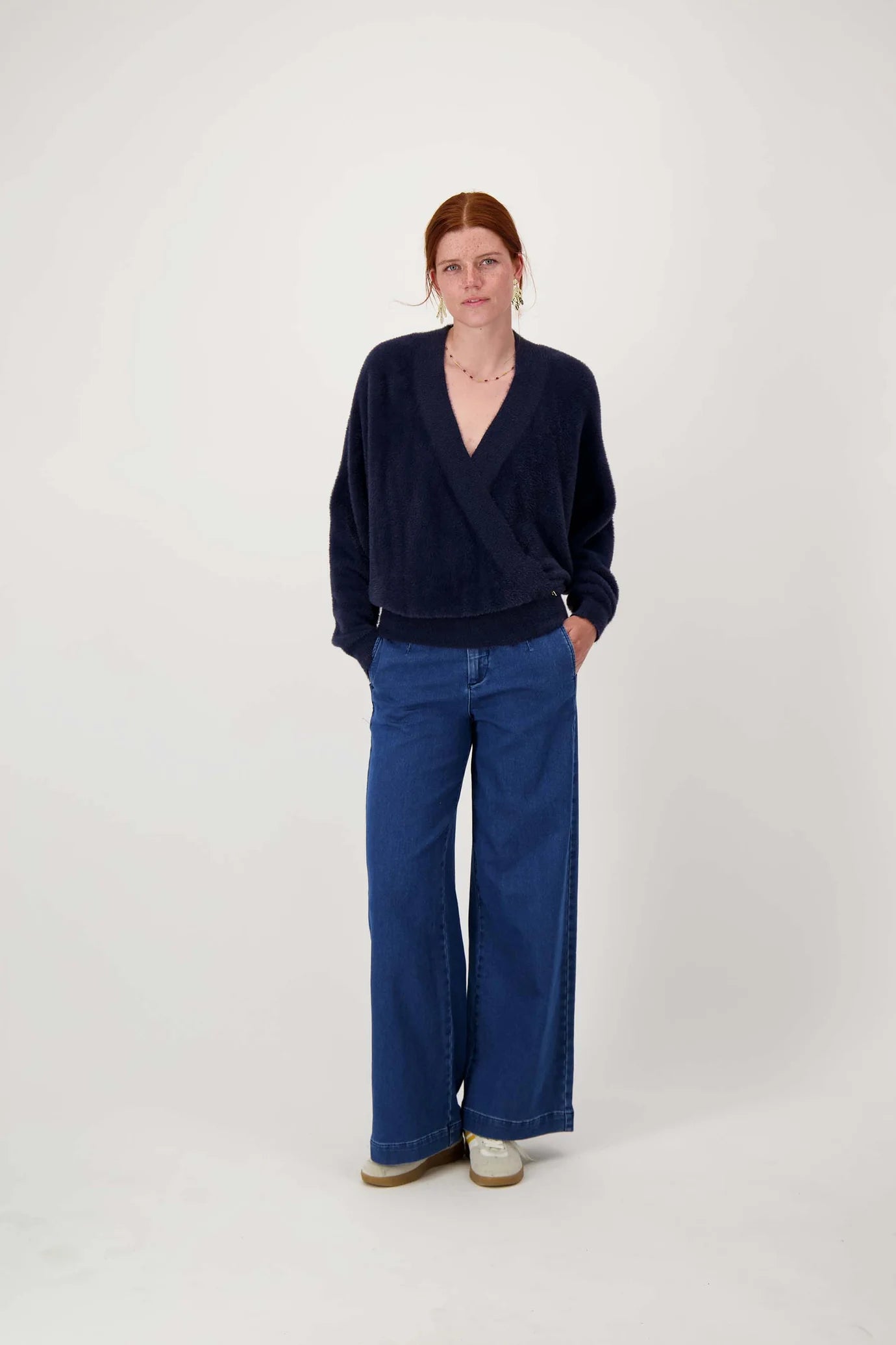 Zusss wikkel trui in fluffy garen blue