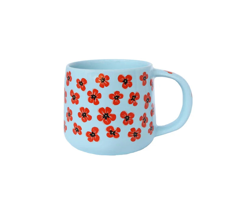 All the luck in the world - Mok blauw met klaprozen