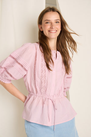 Roze blouse met kant – Atelier Reve - IRBELLA SH