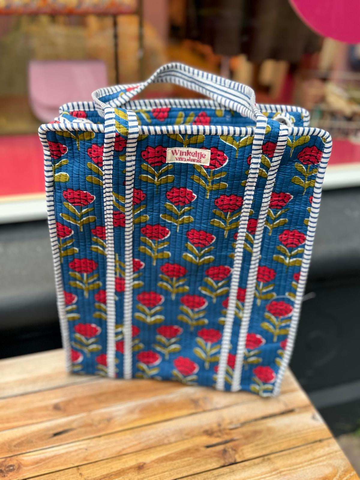 Tote bag blauw met rode bloemen