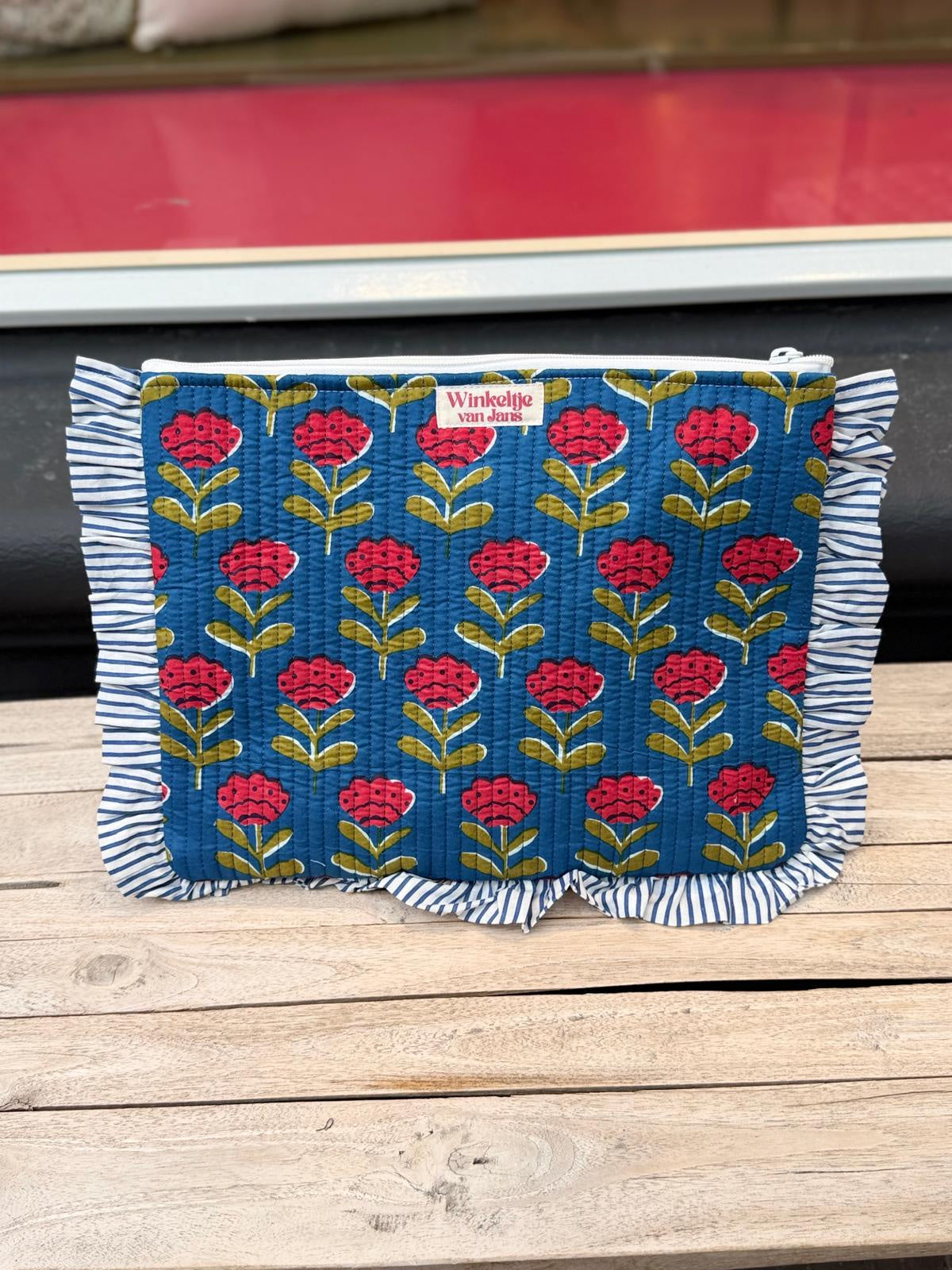 Laptophoes blauw met rode bloemen