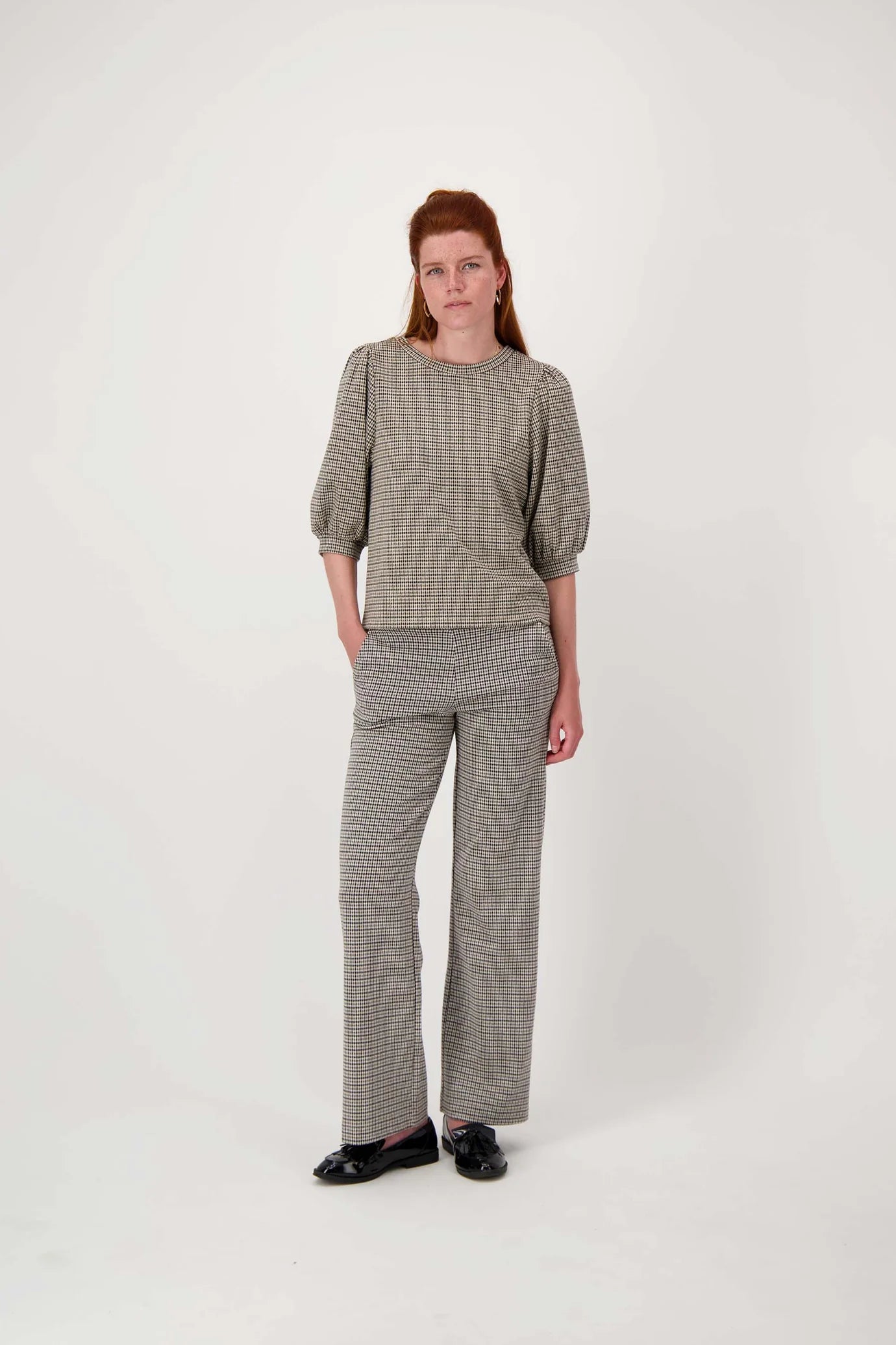 Zusss geruite lange broek.