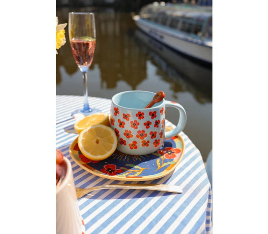 All the luck in the world - Mok blauw met klaprozen